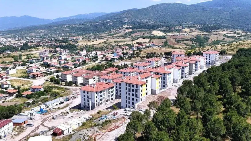 Balıkesir'de Depremzedeler Yuvalarına Kavuşuyor: 305 Konut ve 1 İş Yeri Yarın Teslim Ediliyor