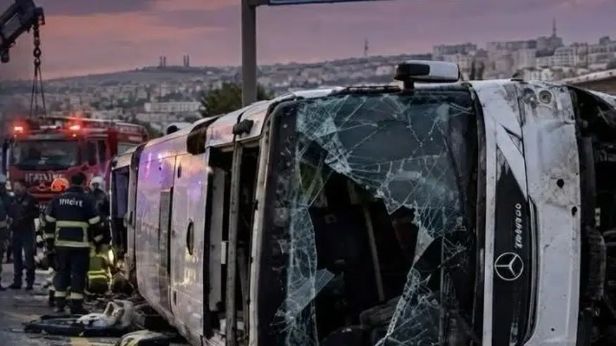 Gaziantep’te servis midibüsü ile otomobil çarpıştı: 7 kişi hayatını kaybetti