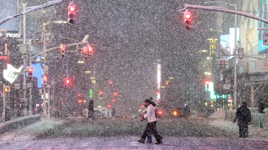 New York'ta büyük kar fırtınası: Ulaşım ağı tamamen kapatıldı