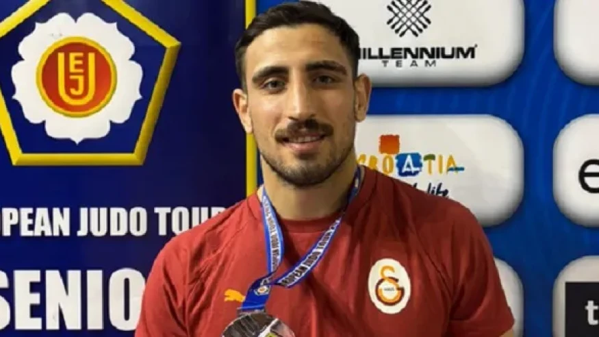 Mustafa Koç, Dubrovnik'te gümüş madalya ile tarihi başarıya imza attı