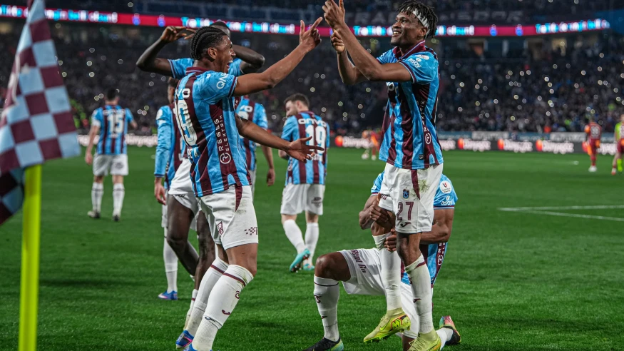Trabzonspor, Galatasaray'ı 2-1 yenerek süper ligde önemli bir galibiyet aldı