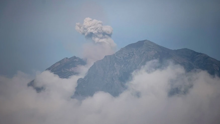 Semeru yanardağı yeniden harekete geçti: 9 patlama ile 1000 metreye ulaştı