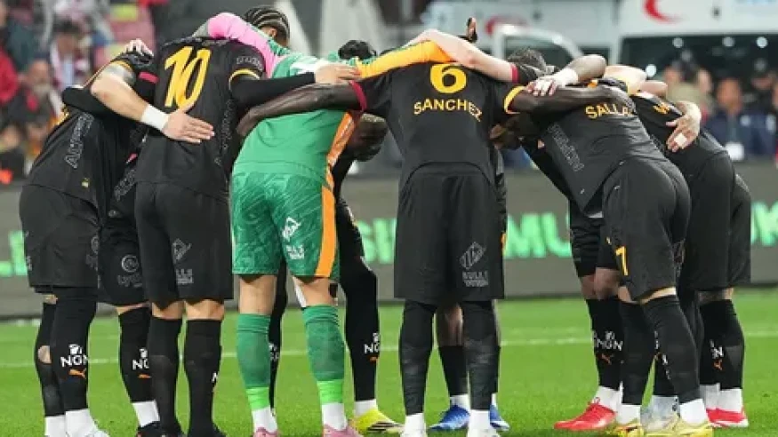 Galatasaray şampiyonluk yolunda dökezledi