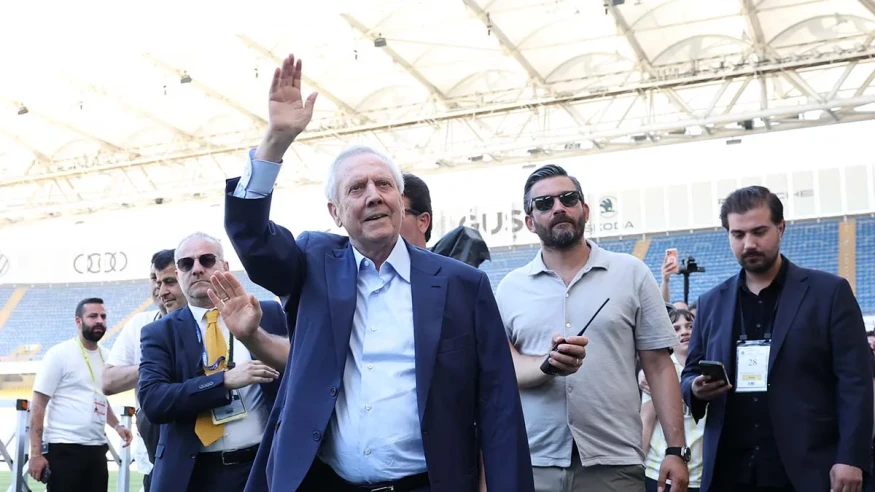 Aziz Yıldırım, Fenerbahçe Başkanlığı'na geri döndü