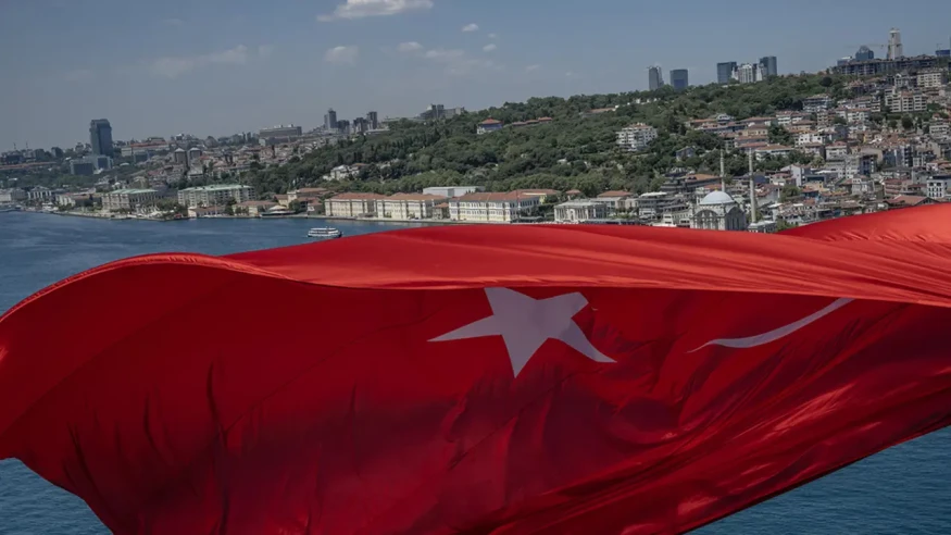 Köprülere Türk bayrağı asıldı