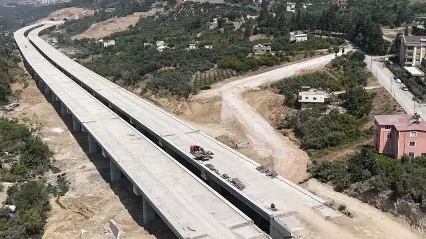 Belen'de bin 200 kişilik ekip tünel ve viyadük çalışmalarını sürdürüyor