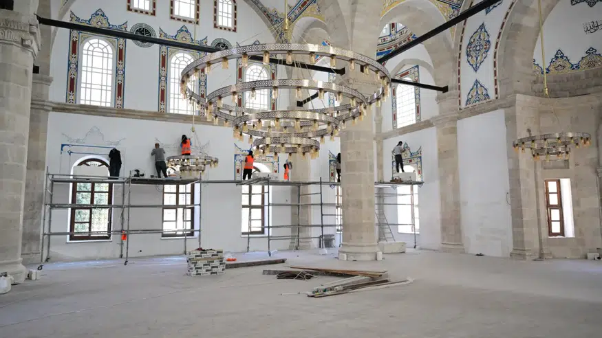 Depremin yıktığı Yeni Cami'de sona gelindi: Eylül sonunda ibadete açılıyor