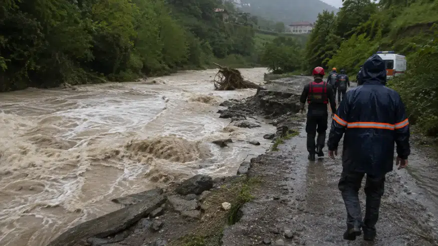 Giresun'da sel felaketi: Anne ve iki kızı kayıp