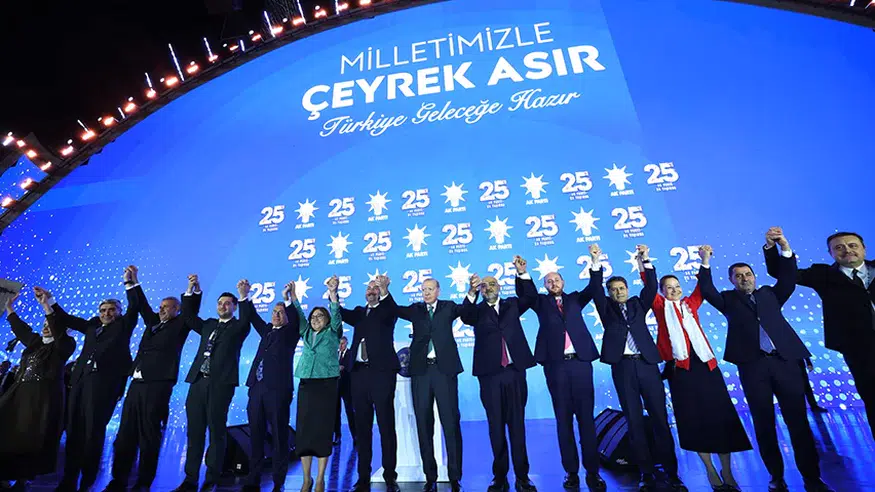 AK Parti saflarına 10 yeni isim katıldı