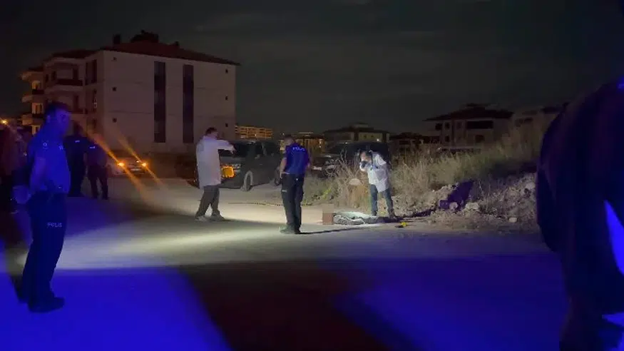 Gece yarısı ihbarı ekipleri harekete geçirdi: 46 yaşındaki adam sokakta ölü bulundu
