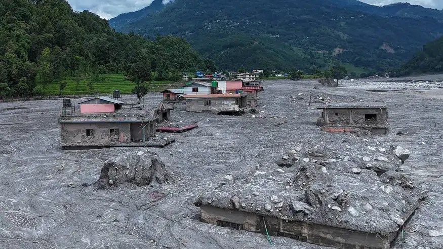 Nepal'de felaketin bilançosu ağırlaşıyor: Can kaybı 1374'e yükseldi