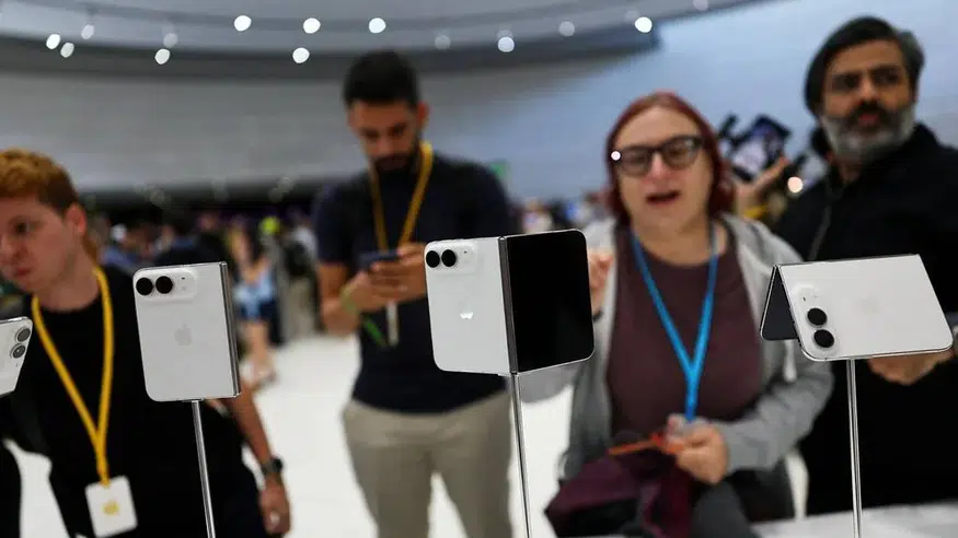 Apple'dan devrim niteliğinde adım: İlk katlanabilir iPhone Duo tanıtıldı