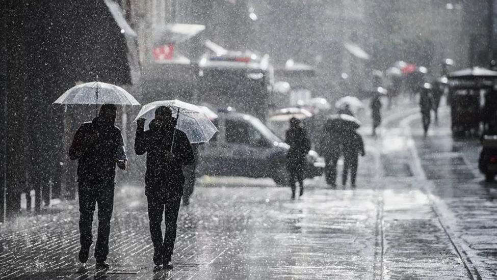 Pazar günü başlıyor: İstanbul’u soğuk ve kuvvetli yağış vuracak