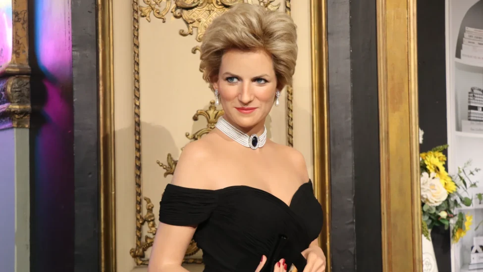 Prenses Diana "intikam elbisesi" ile Grevin Müzesi'nde