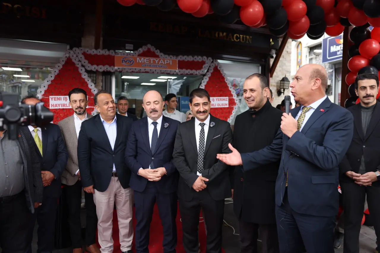 “Gaziantep’in gülen yüzü” olarak tanınan İsmail Şef’in yeni mekanı  Tarihi Bey Kebapçısı açıldı 2