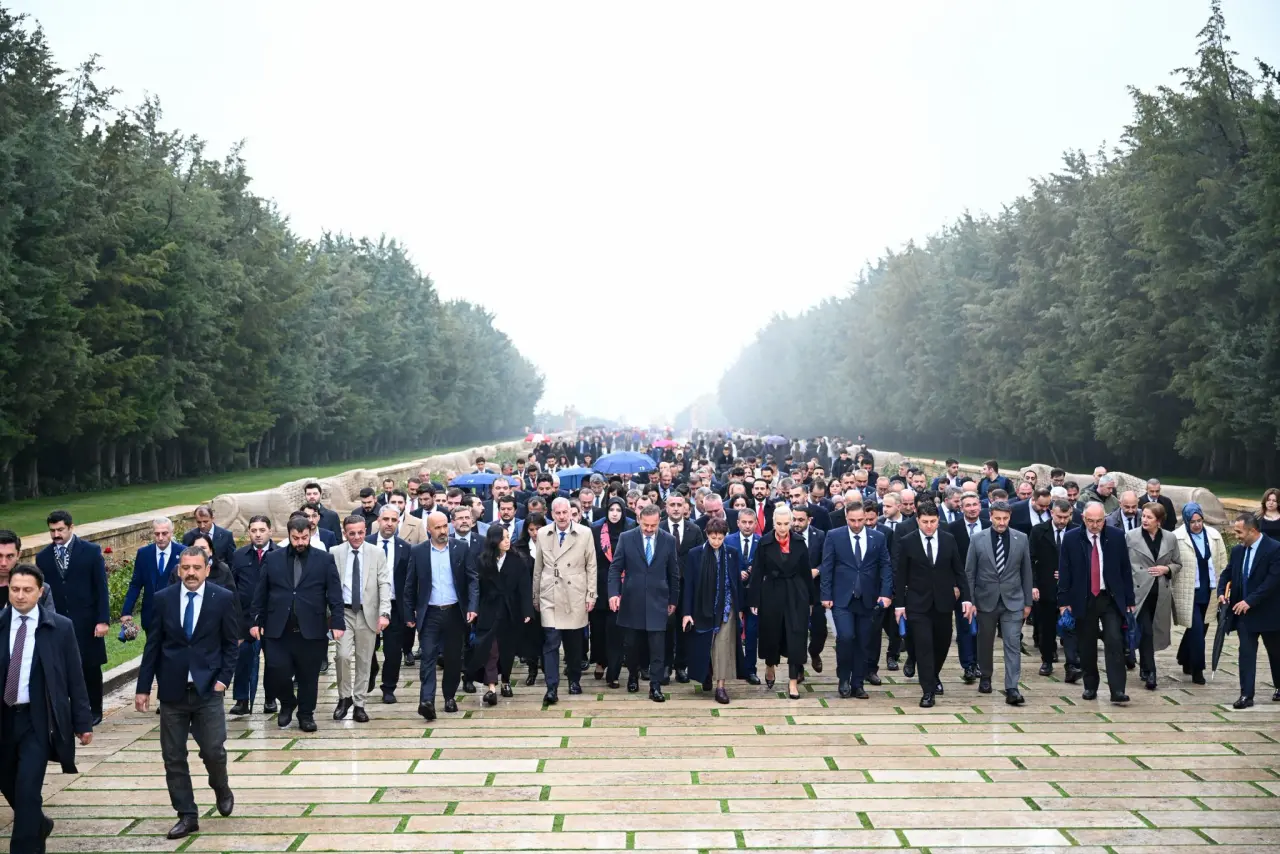 Anahtar Parti, 2. kuruluş yıl dönümünde Anıtkabir’i ziyaret etti 4