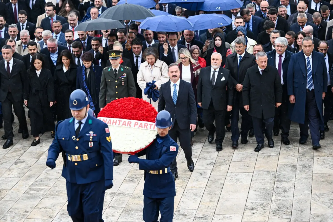 Anahtar Parti, 2. kuruluş yıl dönümünde Anıtkabir’i ziyaret etti 3