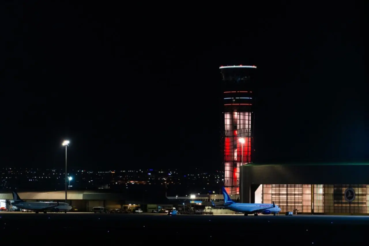 Sabiha Gökçen Uluslararası Havalimanı 29 Ekim'de Kırmızı-Beyaza Bürünecek -  HavaSosyalMedya